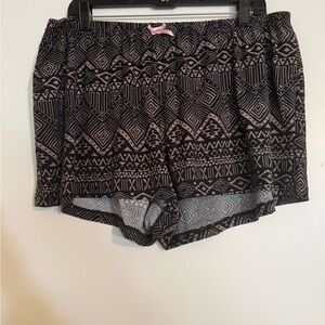 Chic Geometric Women's Sleep Shorts - Black and Pink